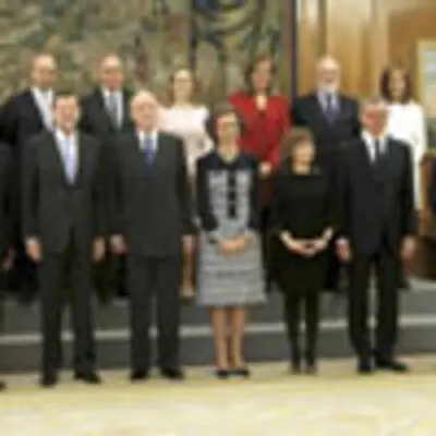 Los trece ministros del primer Gobierno de Mariano Rajoy juran sus cargos ante el Rey