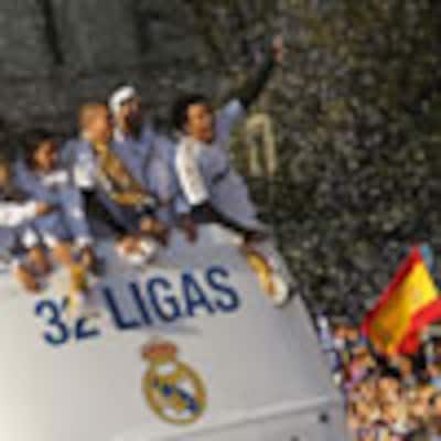 La gran fiesta blanca del Real Madrid en Cibeles, en fotos