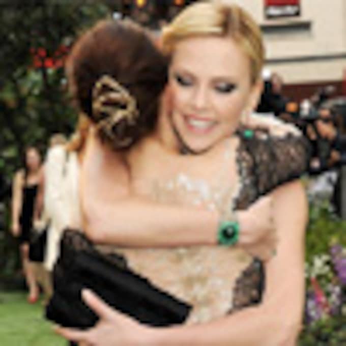 Charlize Theron y Kristen Stewart, inseparables en el estreno de 'Blancanieves y la leyenda del cazador'