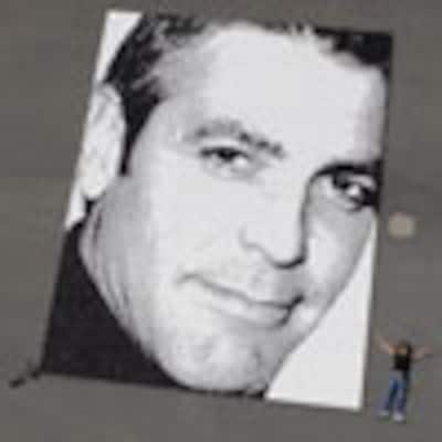 Un retrato gigante de George Clooney con cápsulas de café