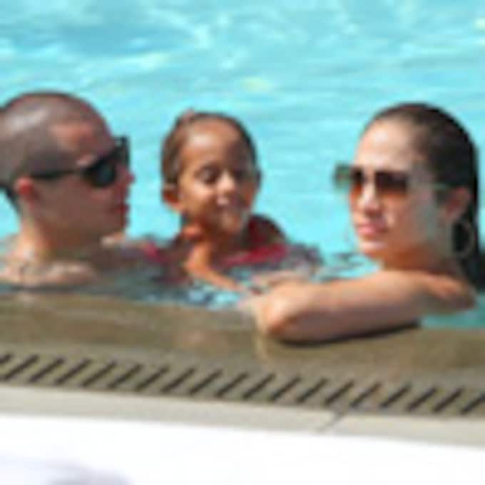¡Al agua patos! Jennifer López disfruta de un divertido día de piscina junto a sus mellizos y su novio 
