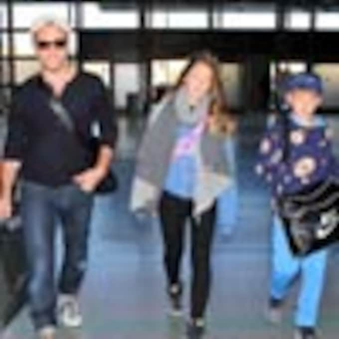 Jude Law y sus hijos Iris y Rudy regresan a casa tras unas vacaciones en Hawai