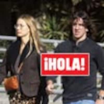 En ¡HOLA!: Carles Puyol y Vanessa Lorenzo, paseo de amigos por Barcelona