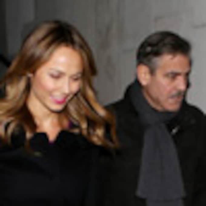 George Clooney y Stacy Keibler siguen juntos a pesar de los rumores