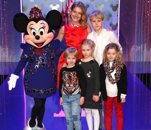 Mario Vaquerizo, Alaska, Natalia Verbeke y Natalia Vodianova, cuatro niños grandes en Disneyland París