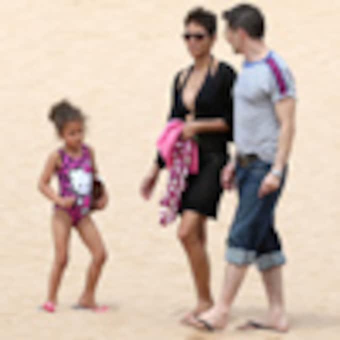 Halle Berry luce cuerpazo en Hawai junto a su hija y Olivier Martínez