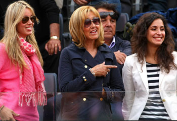 Las tres mujeres de Rafa Nadal se lo pasan en grande en el tenis
