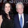 Catherine Zeta-Jones regresa a casa junto a Michael Douglas tras ser ingresada por su bipolaridad: 'Estoy muy orgulloso de ella'