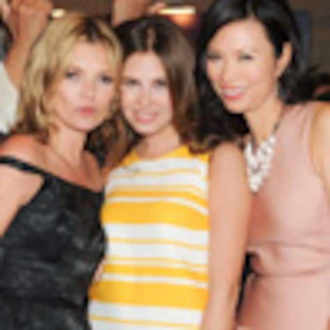 Un mes después de dar a luz, Dasha Zhukova, novia de Abramovich, causa sensación en una fiesta junto a Kate Moss y Wendi Murdoch
