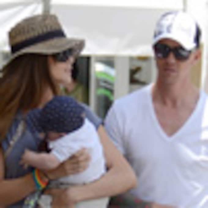 Guti y Romina renuevan juntos el fondo de armario de su hijo Enzo durante sus vacaciones en Ibiza 