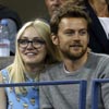 Dakota Fanning y Jamie Strachan, más pendientes el uno del otro que del triunfo de Nadal en el US Open