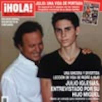 En ¡HOLA!, Julio Iglesias entrevistado por su hijo Miguel, una sincera y divertida lección de vida de padre a hijo