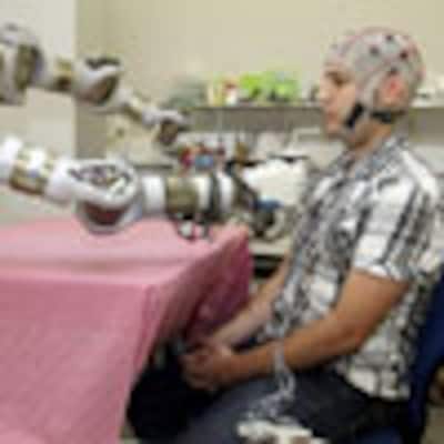 Un robot controlado a partir de la actividad cerebral