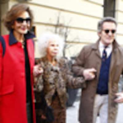 La duquesa de Alba reaparece en Madrid acompañada por su marido y por su amiga Naty Abascal