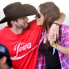 Mila Kunis y Ashton Kutcher, la felicidad de dos futuros papás enamorados