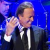 Julio Iglesias pisa 25 años después el Carnegie Hall para homenajear a su buen amigo Óscar de la Renta