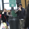 Confunde a Richard Gere con un mendigo y le da los restos de su pizza