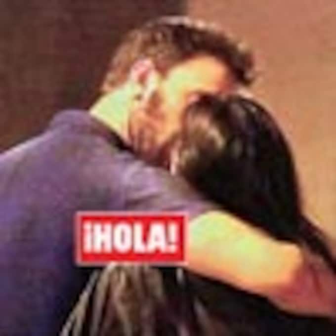 En ¡HOLA!, el primer beso de Dani Rovira y Clara Lago