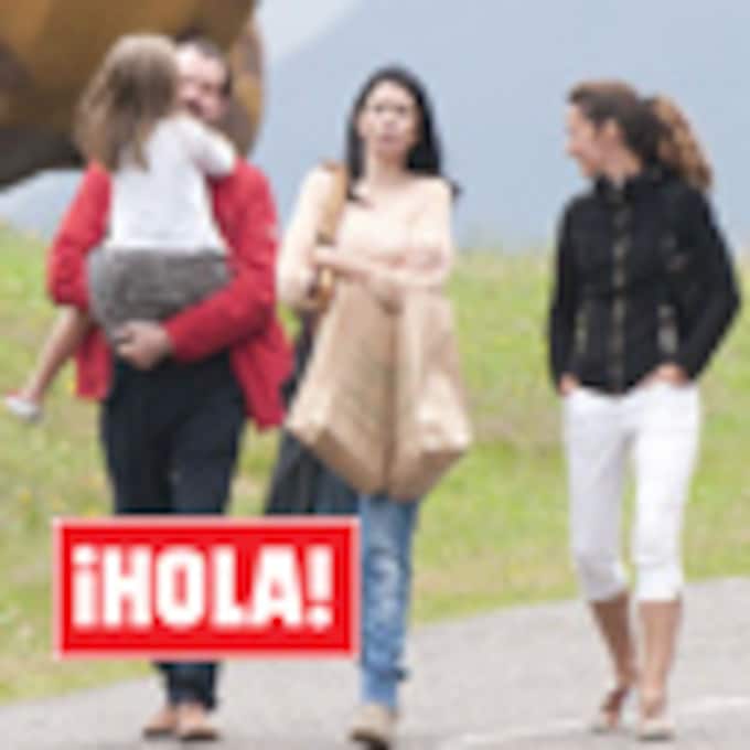 En ¡HOLA!: El divertido día familiar de la familia de la reina Letizia en Asturias