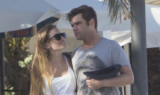 Fonsi Nieto, feliz en Ibiza con su novia tras conocerse el compromiso de Alba Carrillo, madre de su hijo Lucas