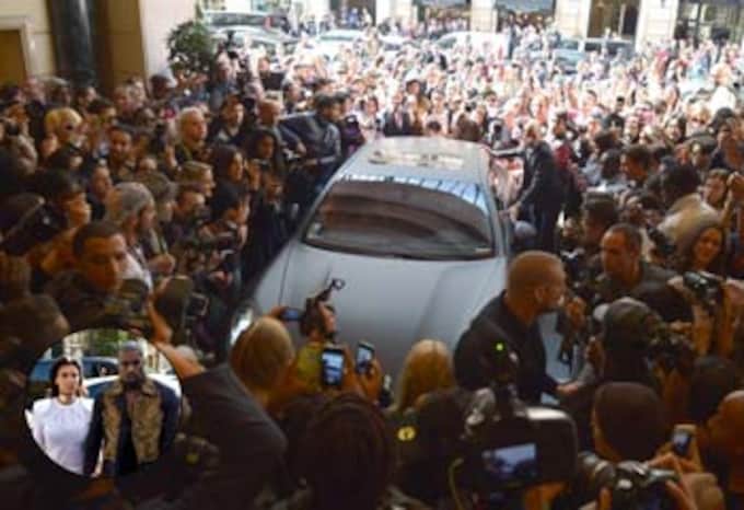 Pasión peligrosa: Kim Kardashian, 'atacada' a la entrada de un desfile