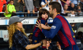 Shakira presume de embarazo junto a los dos hombres de su vida