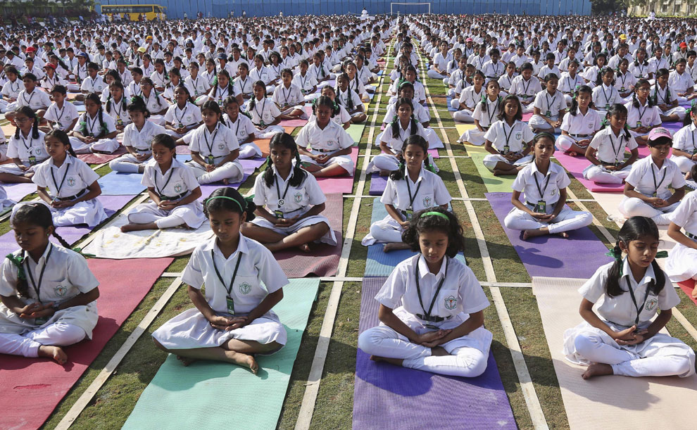 El yoga, mejor practicarlo... con cinco mil personas