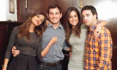Iker Casillas celebra el triunfo del Real Madrid con Sara Carbonero e Isabel Jiménez y su marido