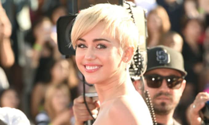 Miley Cyrus, ¿en busca del doble de su ex?