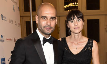 Pep Guardiola y sus originales zapatillas, protagonistas (sin quererlo) de la noche de Josep Carreras