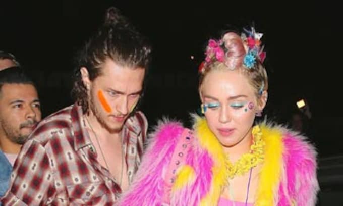Miley Cyrus celebra una 'fiesta loca' de cumpleaños con su novio Patrick Schwarzenegger