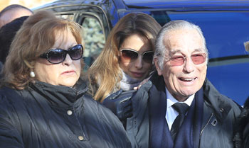 Paloma Cuevas y su familia reciben el cariño de sus amigos tras la muerte de su hermano