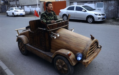 Un coche eléctrico... de madera