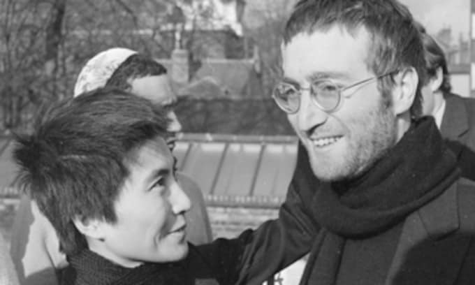 John Lennon y Yoko Ono, un amor rodeado de polémica y excentricidades