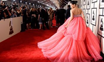 Protagonistas inesperados, vestidos de impacto y divertidos 'selfies' en los premios Grammy