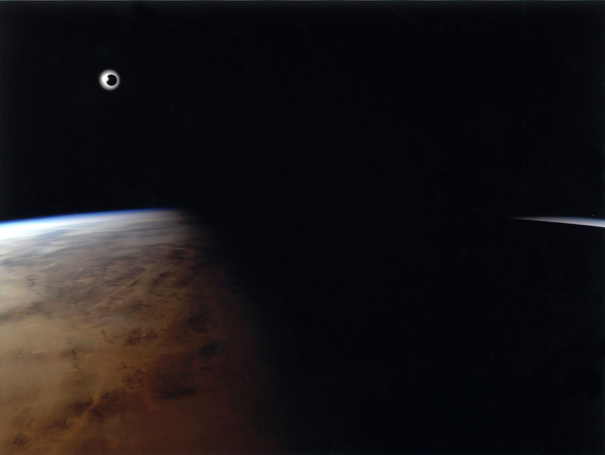 Un eclipse de sol visto desde el espacio