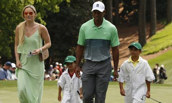 ¿Qué palo quieres, papá? Sam y Charlie, los divertidos 'cadies' de Tiger Woods