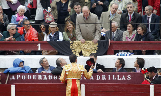 Don Juan Carlos coincide en los toros con Carmen Martínez-Bordiú, Naty Abascal y Fiona Ferrer