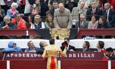 Don Juan Carlos coincide en los toros con Carmen Martínez-Bordiú, Naty Abascal y Fiona Ferrer