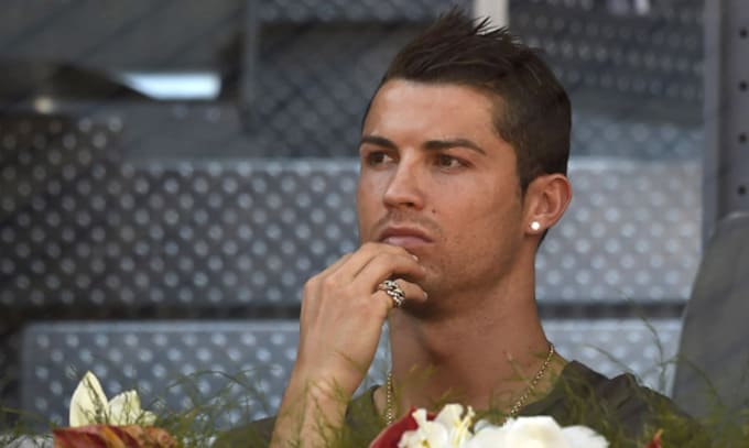 Cristiano Ronaldo, solo y pensativo tras el huracán Irina-Bradley