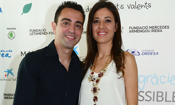 Xavi Hernández y su mujer inauguran el hospital que ayudaron a financiar con sus regalos de boda