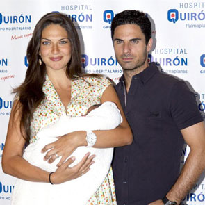 Lorena Bernal y Mikel Arteta presentan a su tercer hijo, Oliver