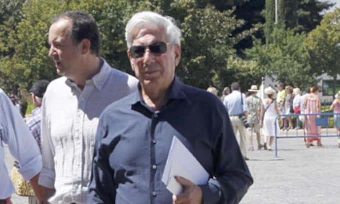Mario Vargas Llosa confirma su separación
