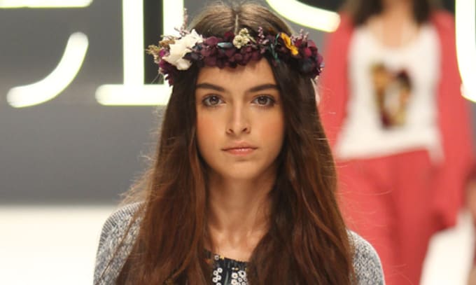 Lucía, hija de Blanca Romero, debuta en la pasarela 080 Barcelona Fashion