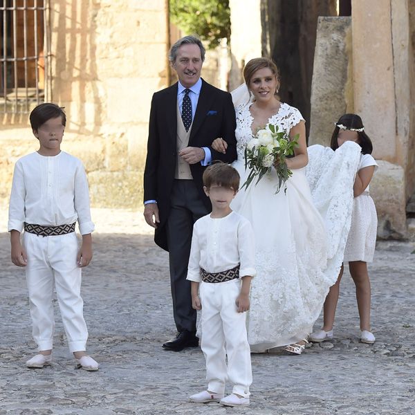 Nieves Álvarez, Mar Flores, Nicolás Vallejo-Nágera... se dan cita en la mágica boda de la hija de Roberto Torretta