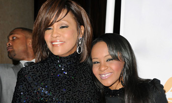 La familia de Bobbi Kristina, hija de Whitney Houston, inconsolable tras su muerte