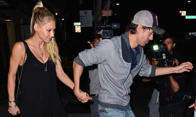 Enrique Iglesias apura sus días de descanso con Anna Kournikova antes de revolucionar España