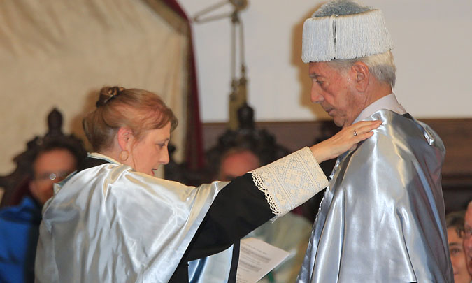 Mario Vargas Llosa, investido Doctor Honoris Causa por la universidad de Salamanca