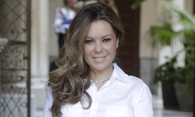 María José Campanario planta cara a los rumores con una sonrisa y rodeada de amigos
