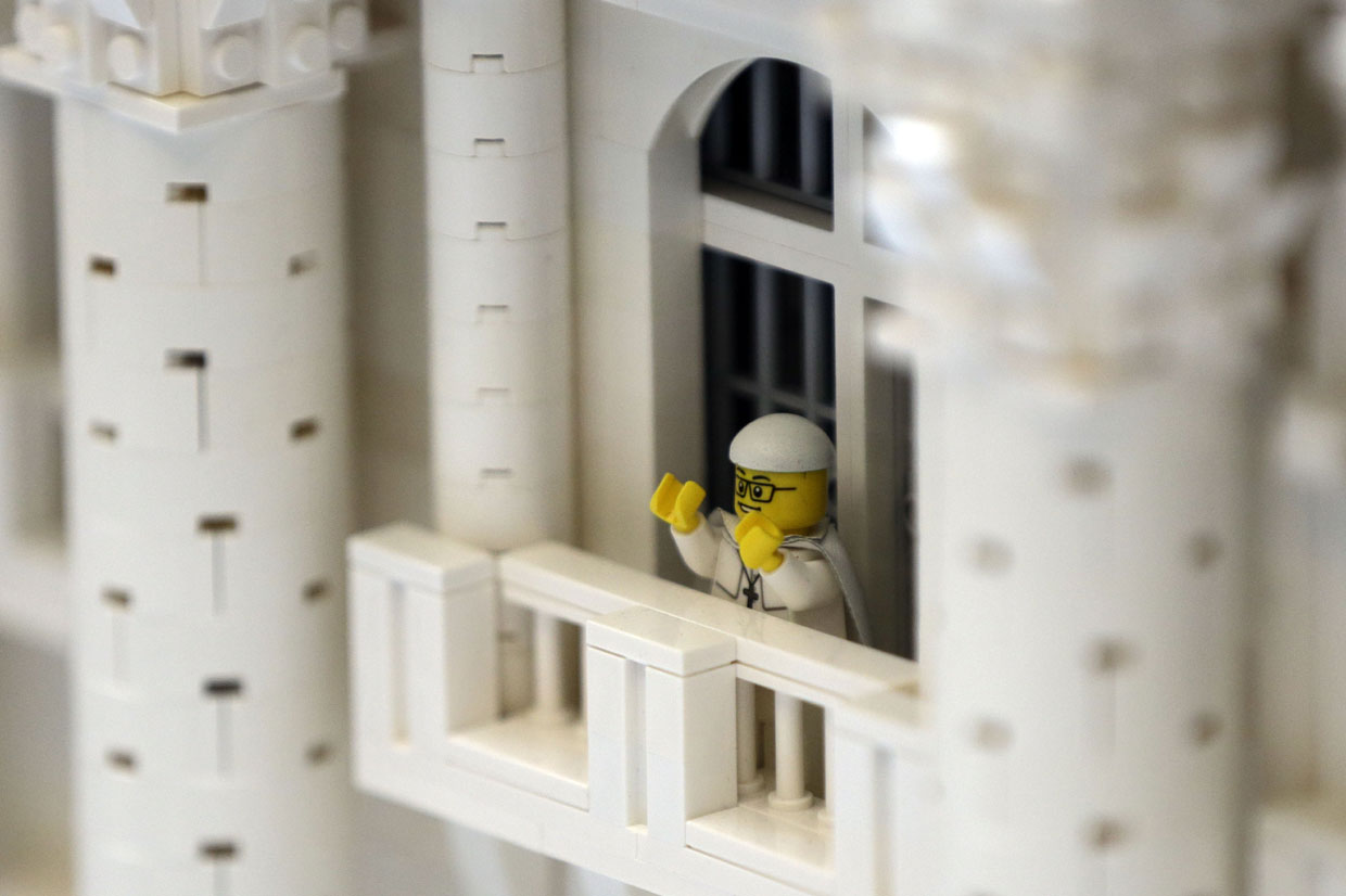 ¡No falta ni el Papa! Así es el Vaticano con piezas de Lego